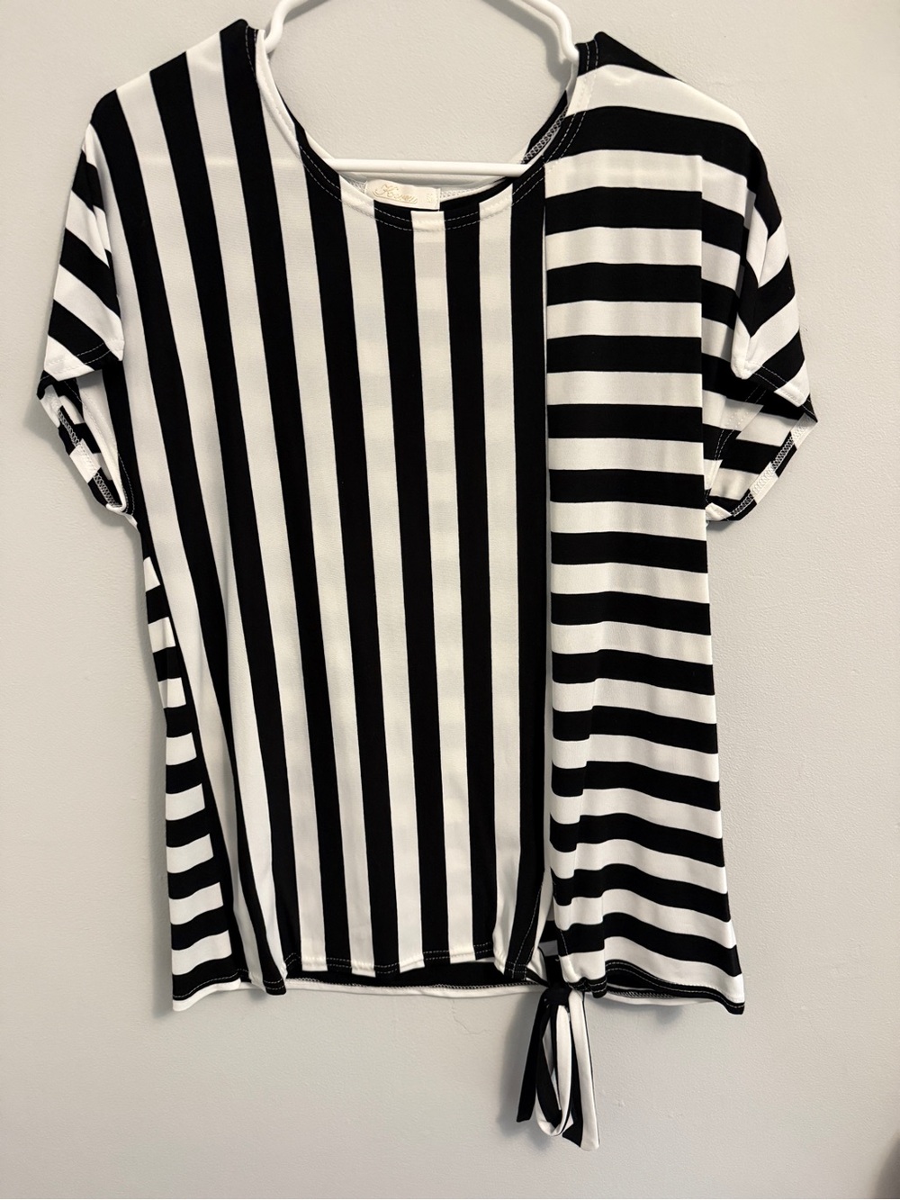 Women's Black & White Striped Tie-Hem Short Sleeve Top